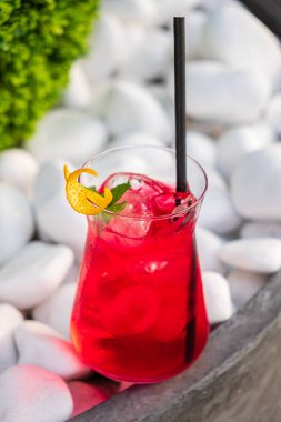 Taze böğürtlenli limonata