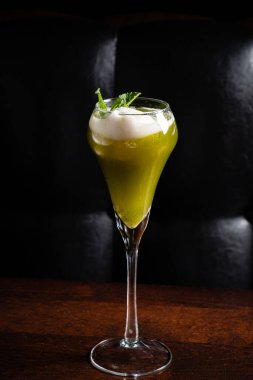 Lokantada nefis bir kokteyl var.