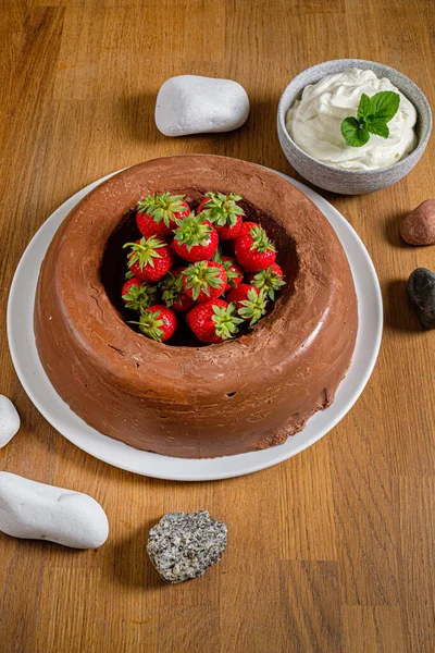 Taze Çilekli Çikolatalı Pasta — Stok fotoğraf