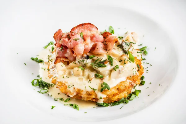 Aardappelpannenkoeken Met Spek Saus — Stockfoto