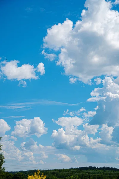 地平线上美丽的云彩 蓝天白云 — 图库照片