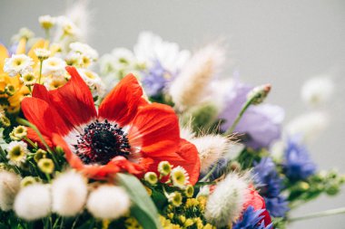 Vazodaki yaz çiçekleri