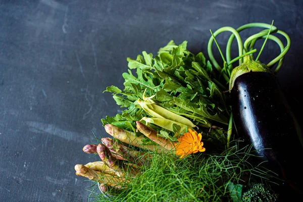 Légumes Frais Herbes Sur Fond Noir — Photo