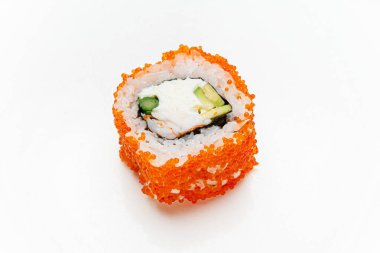Beyaz arka planda suşi.