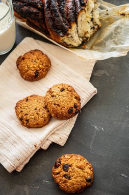 Ev yapımı çikolatalı kurabiyeler. 