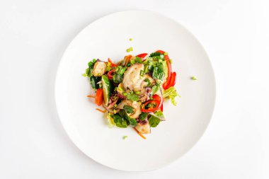 Ahtapot ve limonlu salata.