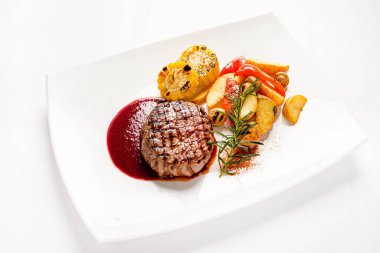 Izgara sebze ve otlu pirzola.