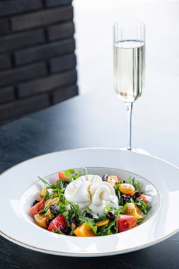 Geleneksel İtalyan kahvaltısı ya da öğle yemeği.