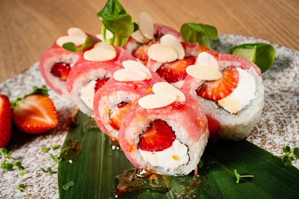 Ínyenc Sushi Készlet Étteremben — Stock Fotó