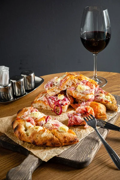 Italiaanse Pizza Houten Tafel — Stockfoto