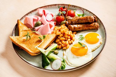 Kafede geleneksel kahvaltı.