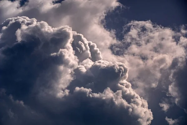 Donkere Dichte Prachtige Grijze Storm Wolken — Stockfoto