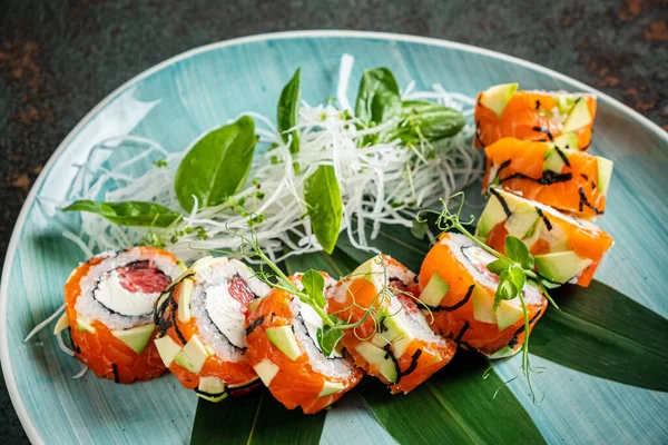 Sushi Zwarte Achtergrond — Stockfoto