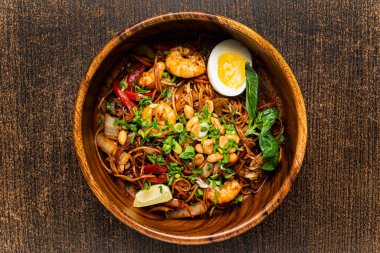 et ve sebzeli erişte.