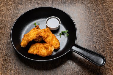 Soya soslu kızarmış balık.