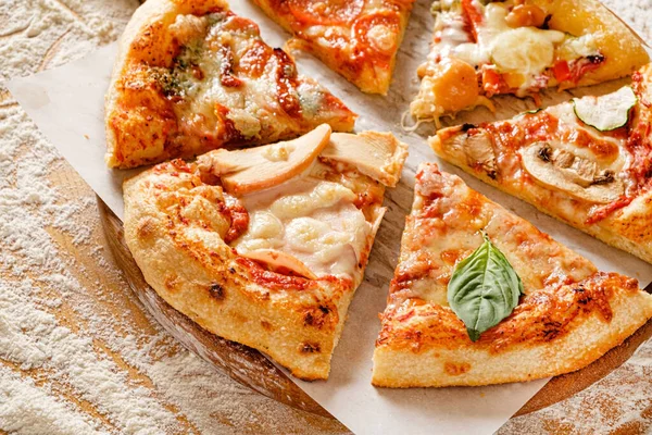 Domácí Pizza Zeleninou Sýrem — Stock fotografie