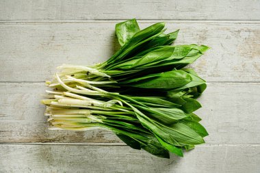 Bir demet taze sarımsak..