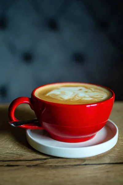 Secangkir Cuppuccino Dalam Cangkir Merah — Stok Foto