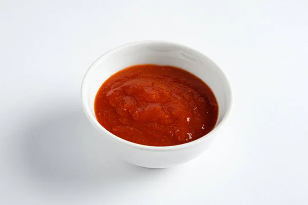 Salsa Rossa Nella Ciotola Bianca — Foto Stock