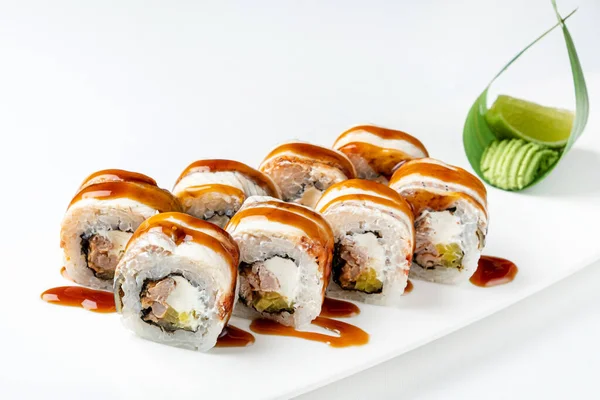 Sushi Tasy Sullo Sfondo Bianco — Foto Stock