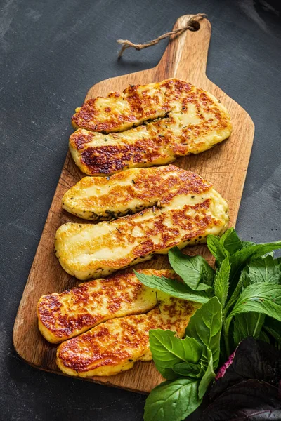 Haloumi Çok Kızartılmış Geleneksel Bir Yemektir — Stok fotoğraf