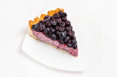 Fırında yaban mersini ve peynirli tatlı cheesecake.