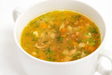 Beyaz fincanda sebze çorbası.