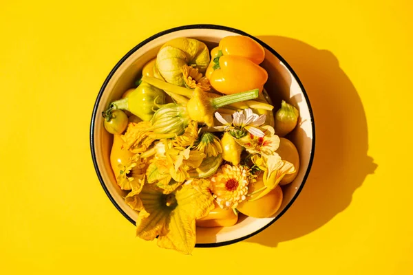 Желтые Овощи Миске — стоковое фото