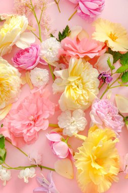 Yaz akışları ve yapraklar, üst manzara