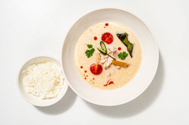 tavuklu hindistan cevizi çorbası. 