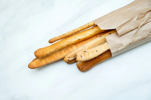 Peynirle Kaplı Lezzetli Ekmek Çubukları — Stok fotoğraf