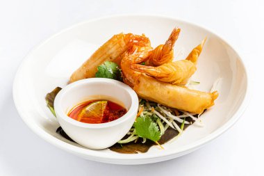 Soslu börek ve salata.