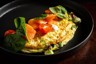 Ispanaklı ve domatesli omlet.