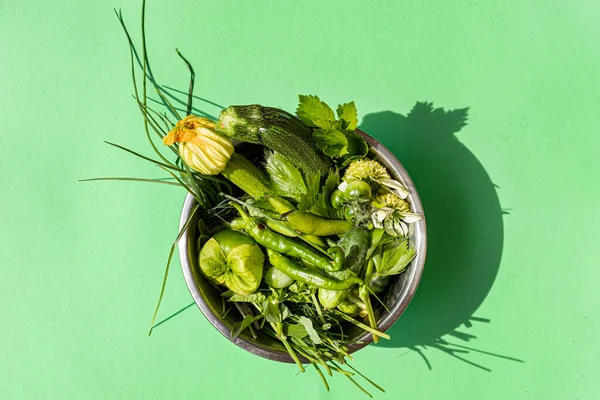 Légumes Verts Sur Fond Vert — Photo