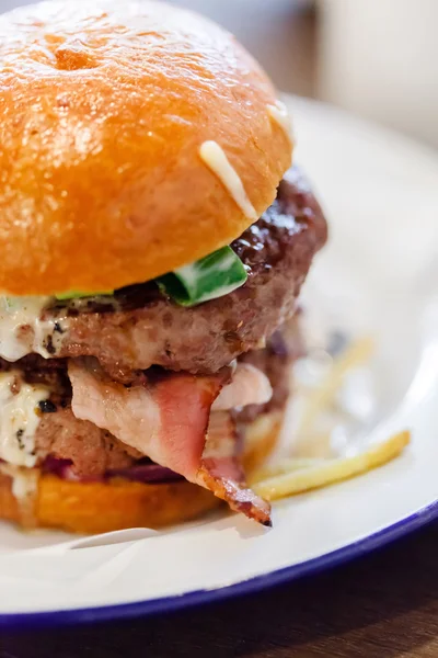 Tasty burger — Stok fotoğraf