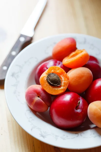 Fresh plums — Stock Photo, Image