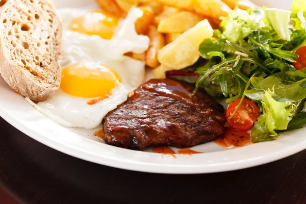 Steak with eggs — Stock Photo, Image