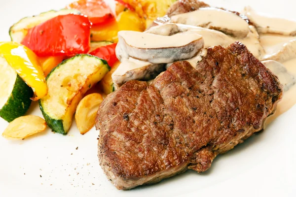 Bistecca con verdure — Foto Stock