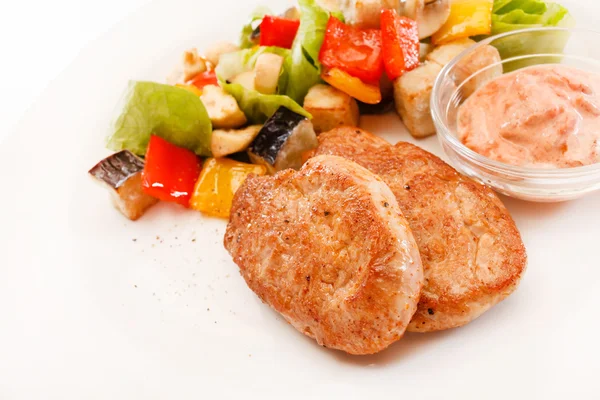 Schnitzel mit Gemüse — Stockfoto