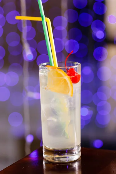 Cocktail in  bar — Stock Photo, Image