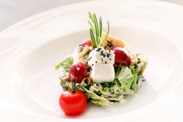 Salat mit Feta — Stockfoto