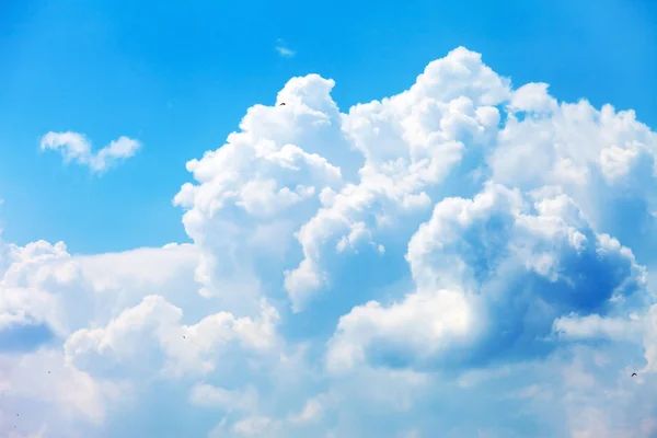 Cielo azul con nubes —  Fotos de Stock