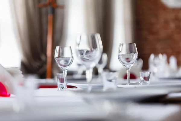 Tisch zum Essen gedeckt — Stockfoto