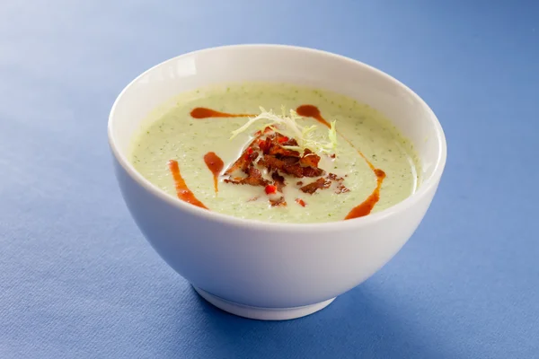 ベーコンとほうれん草のクリーム スープ — ストック写真