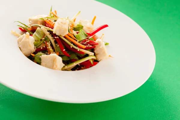 Salat mit Tofu — Stockfoto