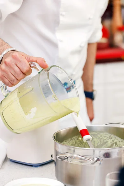 Chef hands with blender — Stock Photo, Image