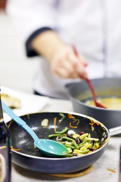 Chef al lavoro — Foto Stock