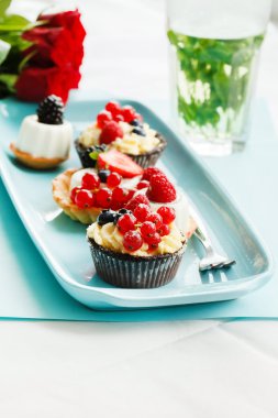 nane çayı tatlı ile