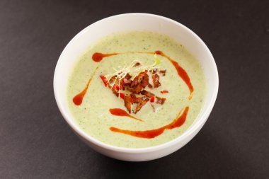 kremalı ıspanak çorbası pastırma ile