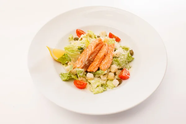 Caesar-Salat mit Lachs — Stockfoto